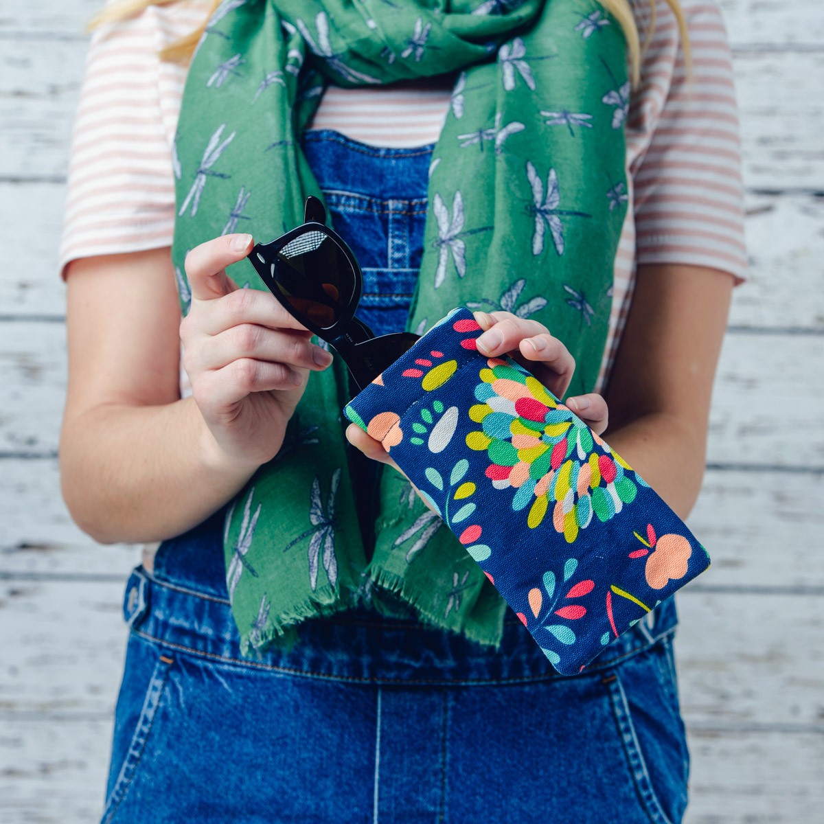 Retro dahlia print sunglasses spectacle case.